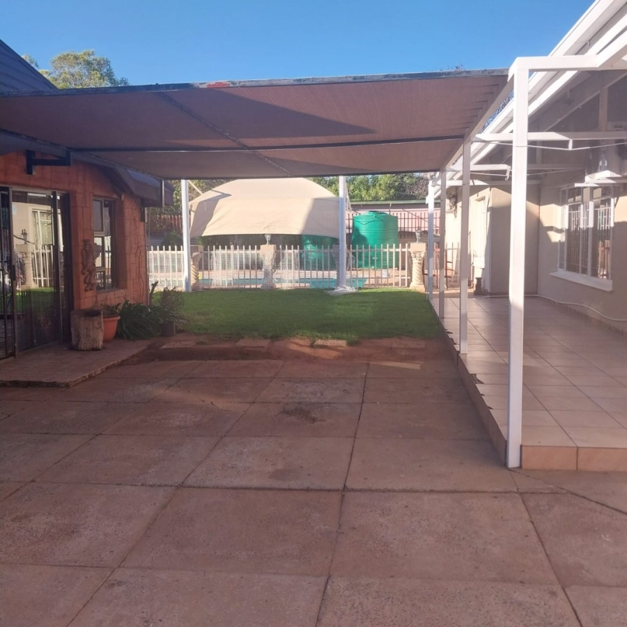 3 Bedroom Property for Sale in Rhodesdene Northern Cape
